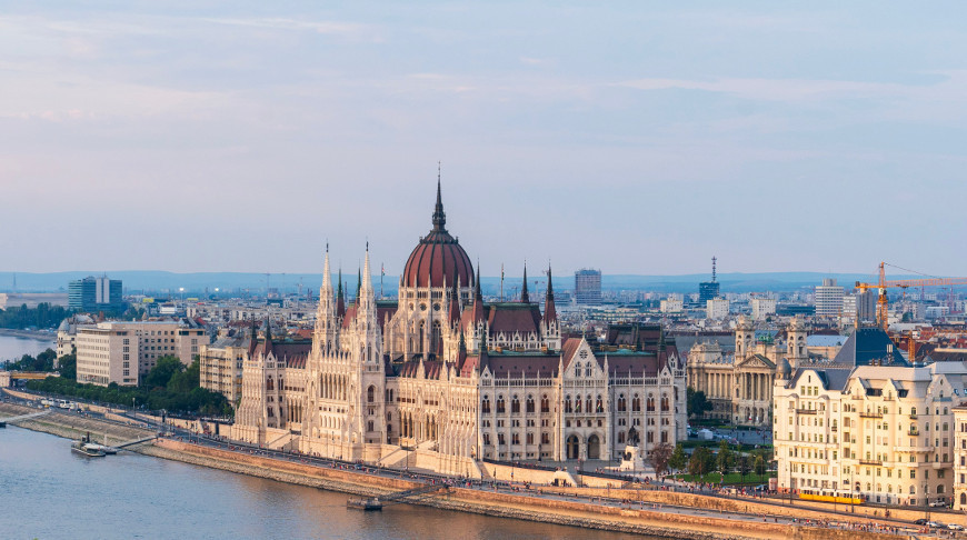 Парламент Венгрии решил избрать нового президента страны 26 февраля