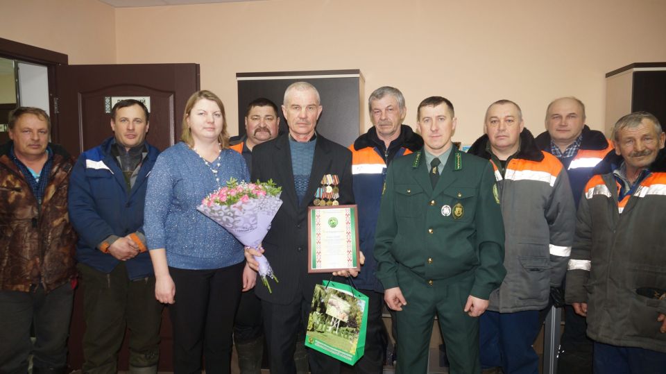 Ветерану-интернационалисту Александру Каштанову вручили Благодарность за многолетний добросовестный труд