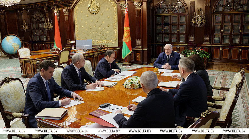 Должно быть торжественно и содержательно”. Подготовку к заседанию ВНС обсудили у Лукашенко