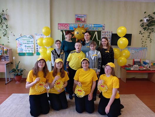 Волонтеры СШ № 1 г. п. Хотимска приняли участие в акции «Солнышко – рядом с нами!»