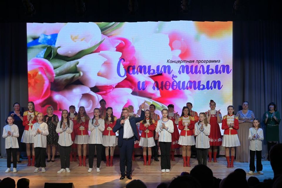 В Хотимске состоялся праздничный концерт “Самым милым и любимым”, посвящённый Международному женскому дню