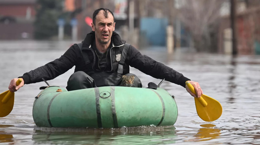 Уровень воды в реке Урал в российском Оренбурге превысил все самые опасные отметки