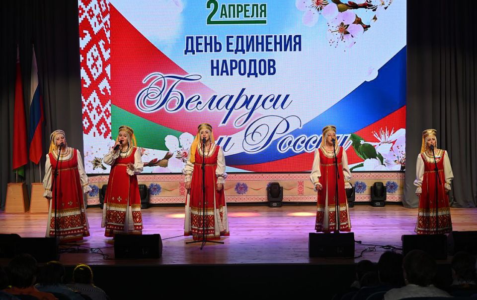 Смотрите, как прошел концерт в Хотимске ко Дню единения народов Беларуси и России