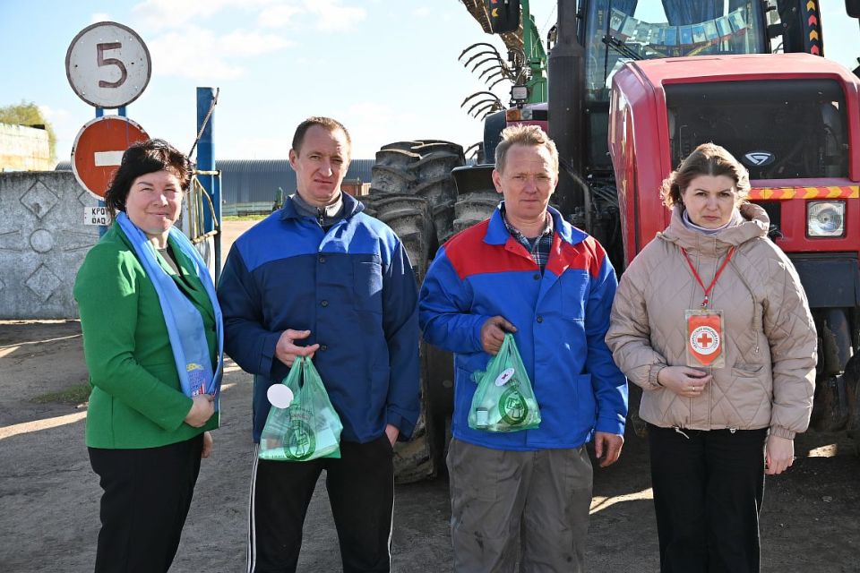 Механизаторам сельхозпредприятия ОАО “Батаево” вручили подарки для комфортной работы