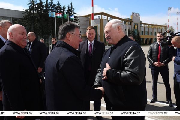 Лукашенко прибыл в Москву, где примет участие в саммите ЕАЭС и посетит в День Победы военный парад