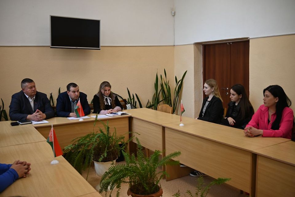 На базе Хотимской центральной районной библиотеки прошла диалоговая площадка «Молодежь — знак качества страны»