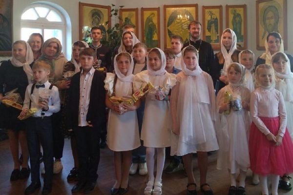В Праздник Пасхи учащиеся и учителя воскресной школы при Свято-Троицком соборе пригласили прихожан на свой традиционный утренник