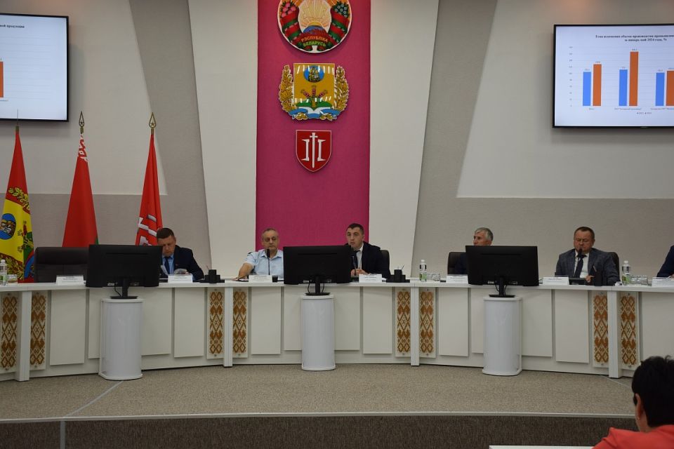 Итоги работы Хотимщины за первое полугодие рассмотрели на очередном заседании райисполкома