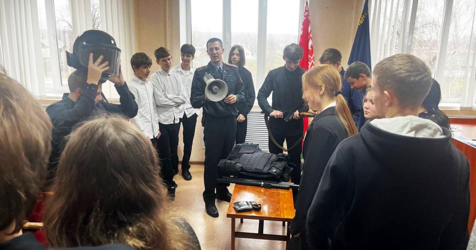 В Хотимском РОВД прошел день открытых дверей