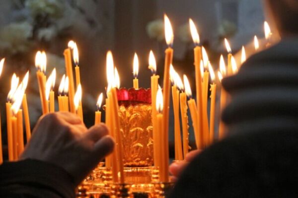 Православные верующие празднуют Покров Пресвятой Богородицы