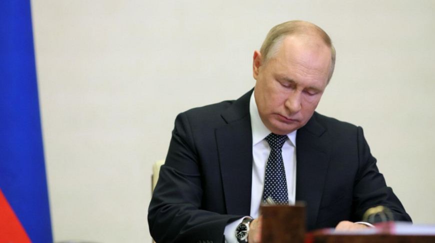 Путин подписал указ, обязывающий граждан Украины узаконить до 10 сентября свое пребывание в России