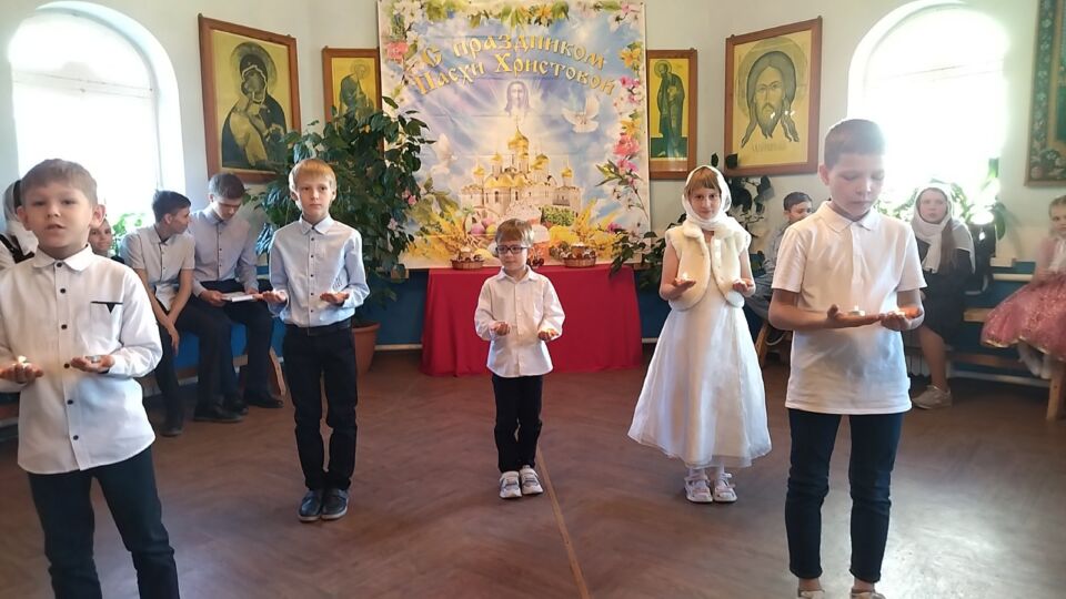 Пасхальный детский утренник прошел в воскресной школе при Свято-Троицком соборе Хотимска
