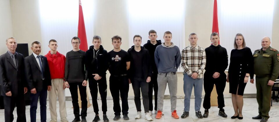 Сегодня в Хотимске состоялись торжественные проводы призывников в ряды Вооруженных Сил Республики Беларусь