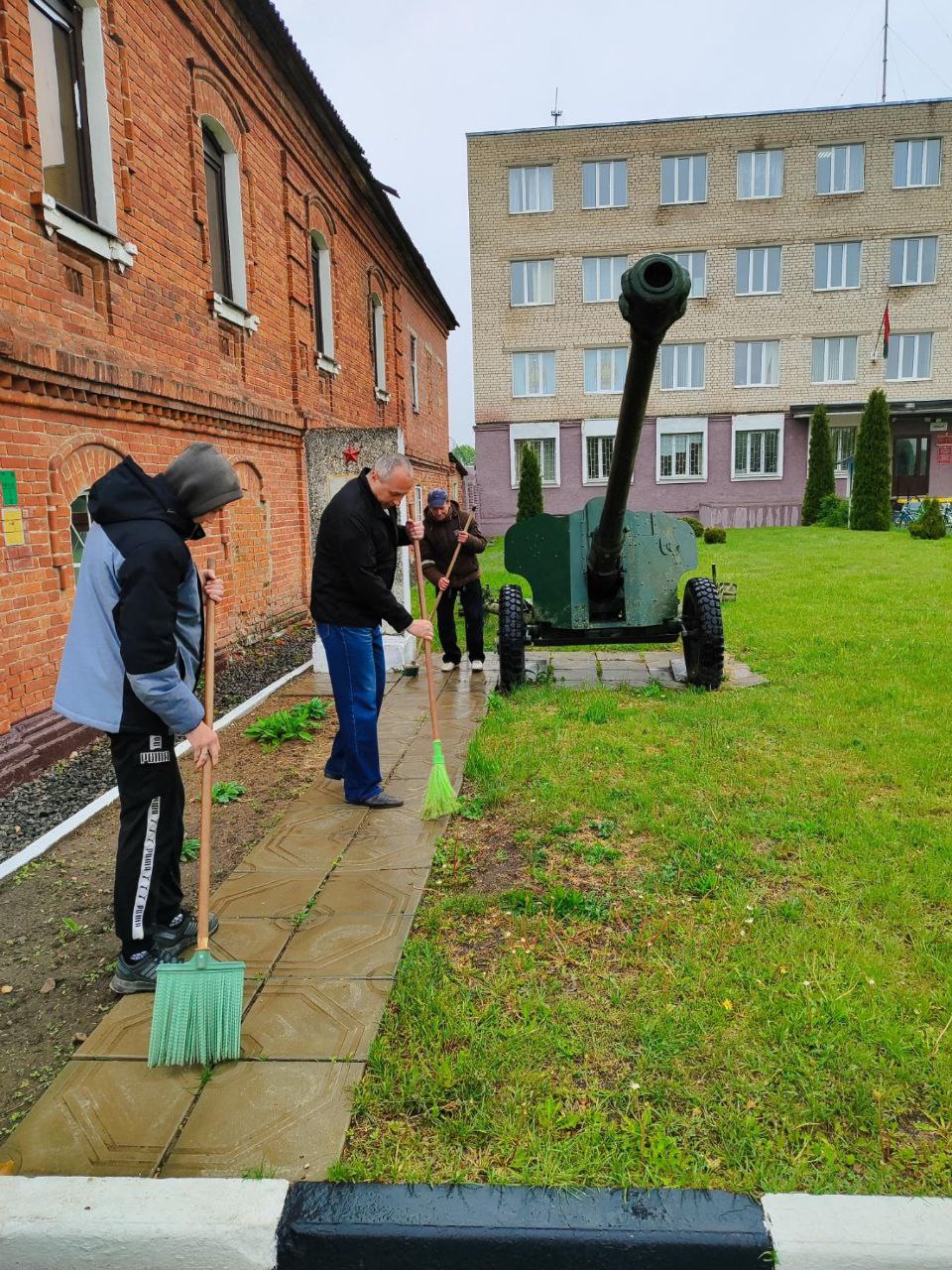 Уголовно-исполнительная инспекция Хотимского РОВД совместно с лицами, состоящими на учёте, провело мероприятие «общественный труд»