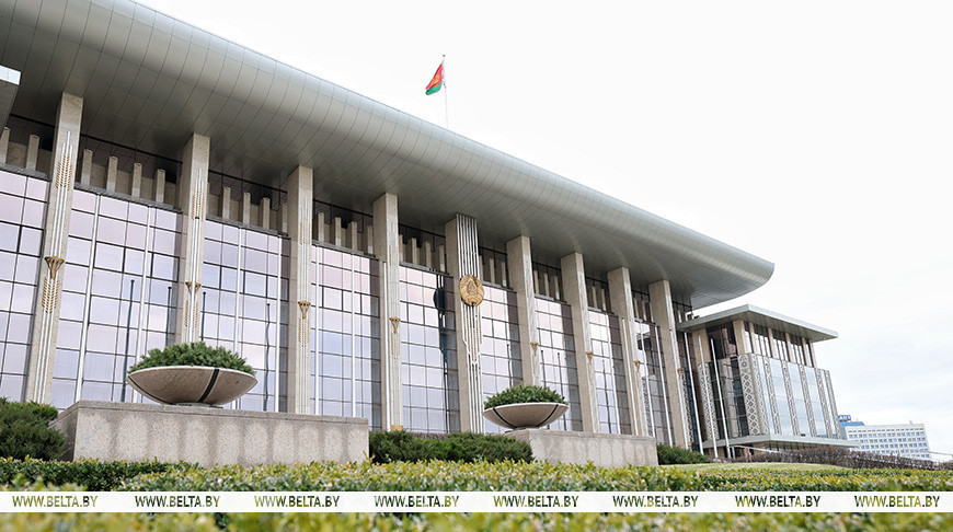 «Ваша работа — это «горячая сковородка». Лукашенко собрал совещание с руководством Администрации Президента