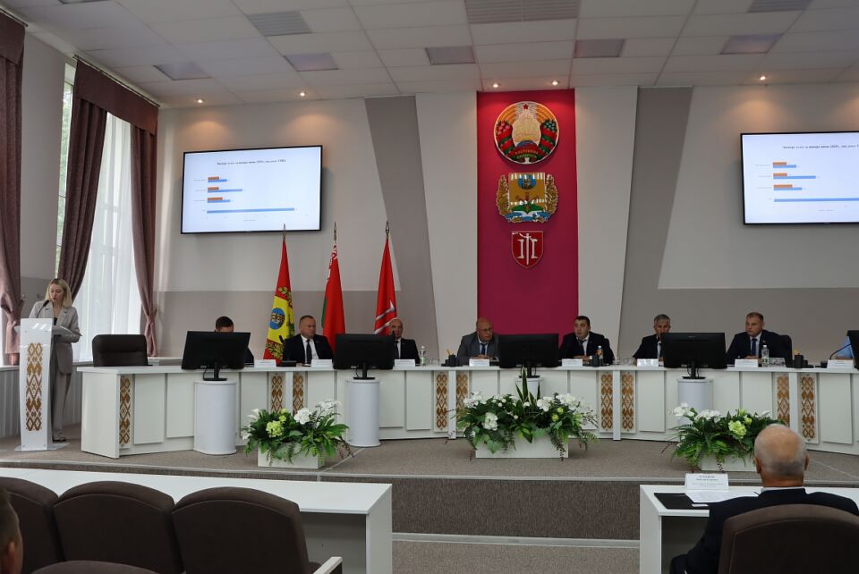 В райисполкоме подвели итоги социально-экономического развития Хотимского района за первое полугодие 2025 года