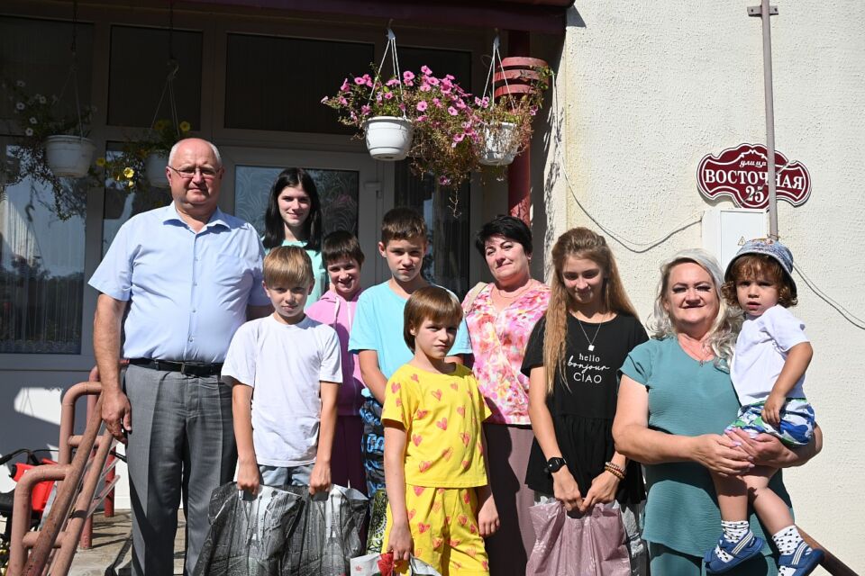 С заботой о будущем: «Белая Русь» поздравила воспитанников дома семейного типа с Днём знаний