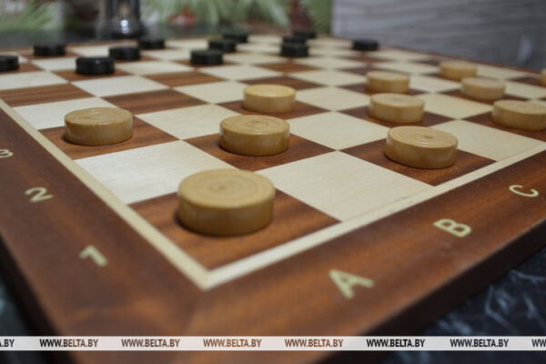 Белоруска Николаева выиграла второе золото молодежного ЧМ по шашкам