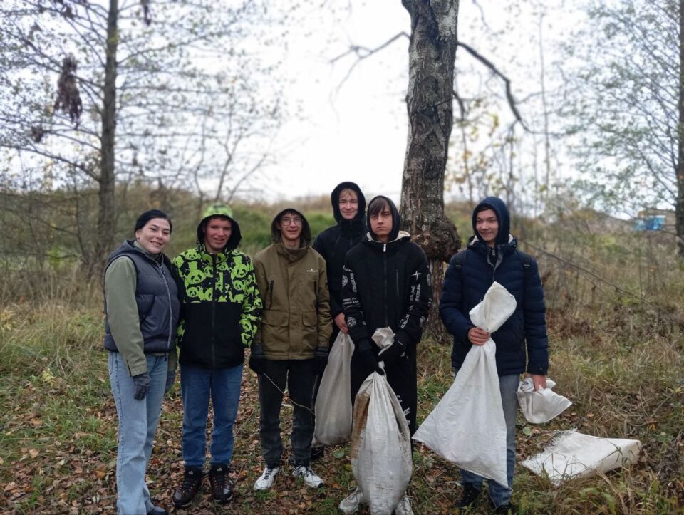 Молодежь Хотимщины принимает активное участие в республиканском субботнике