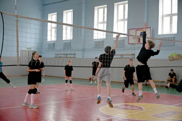В Хотимском ФСК состоялся турнир по волейболу «Мяч над сеткой»