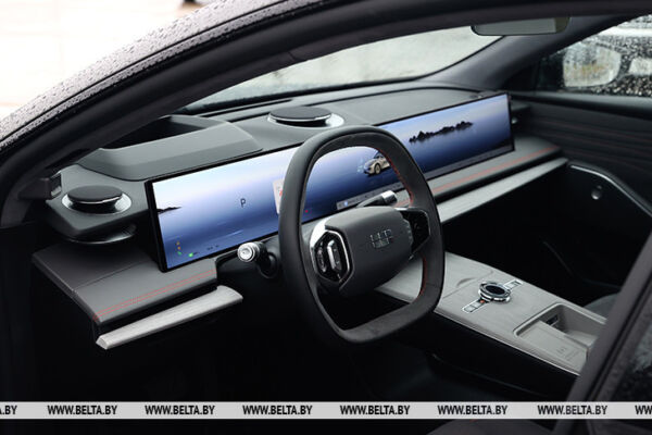 Лукашенко продлил основные льготы и преференции по электромобилям и зарядным станциям