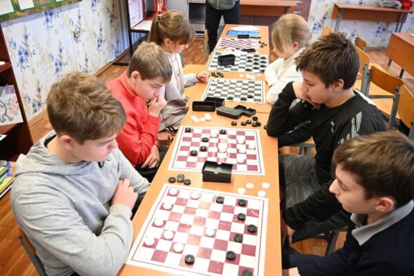 Битва интеллектов: в Хотимске определили лучших юных шашистов