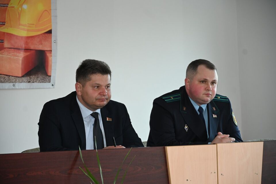 Единый день информирования проходит в трудовых коллективах Хотимского района