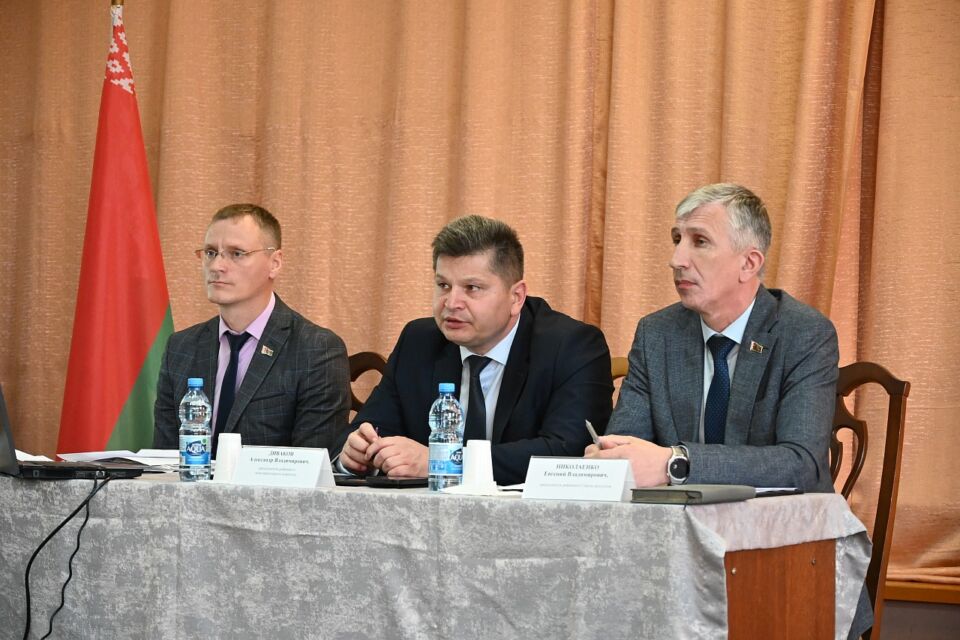 Председатель Хотимского районного исполнительного комитета Александр Диваков провёл рабочую встречу с жителями Беседовичского сельского Совета