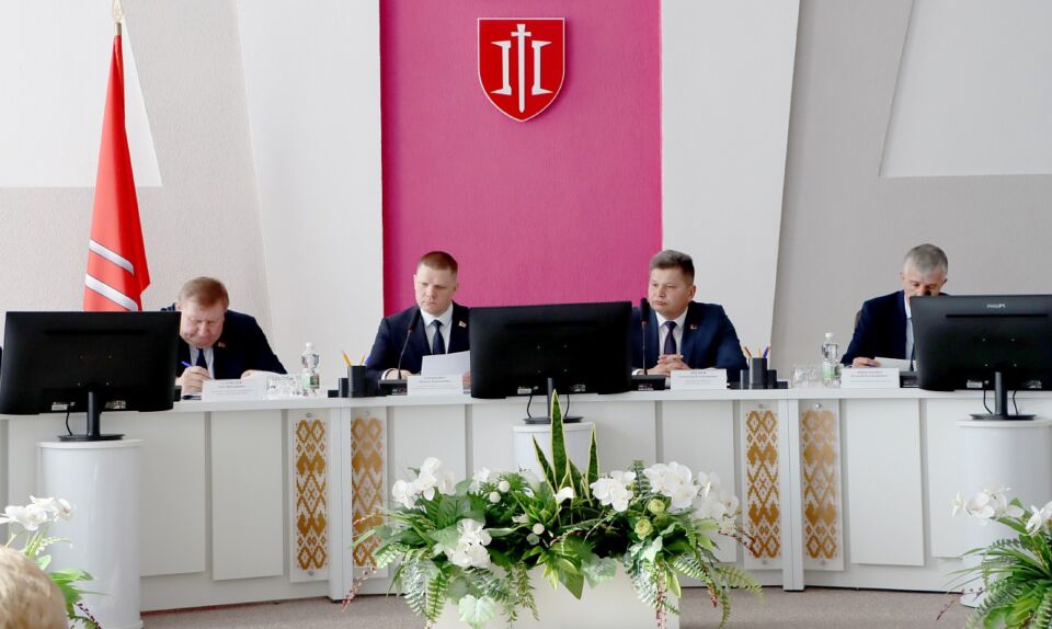 На заседании райисполкома рассмотрели вопросы благоустройства и наведения порядка на земле