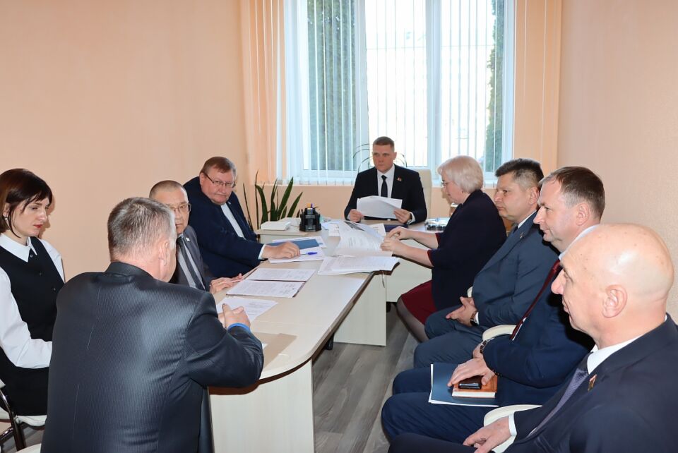 Заместитель Председателя Комитета государственного контроля Республики Беларусь провел прямую линию и прием граждан в Хотимске