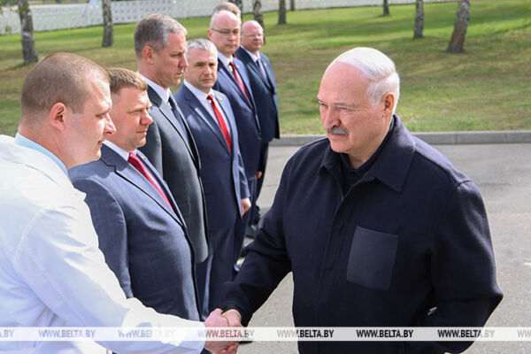 Большая командировка Лукашенко продолжается в Петриковском районе
