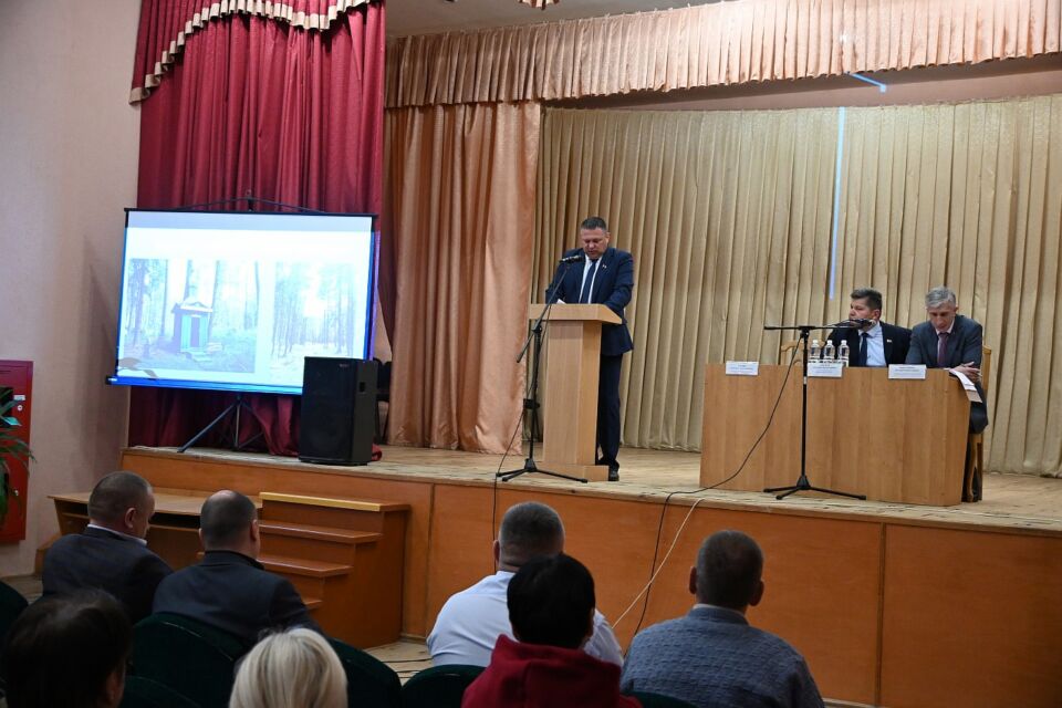 На Хотимщине продолжаются встречи председателя Хотимского районного исполнительного комитета Александра Дивакова и председателя Хотимского районного Совета депутатов Евгения Николаенко с жителями сельских населенных пунктов