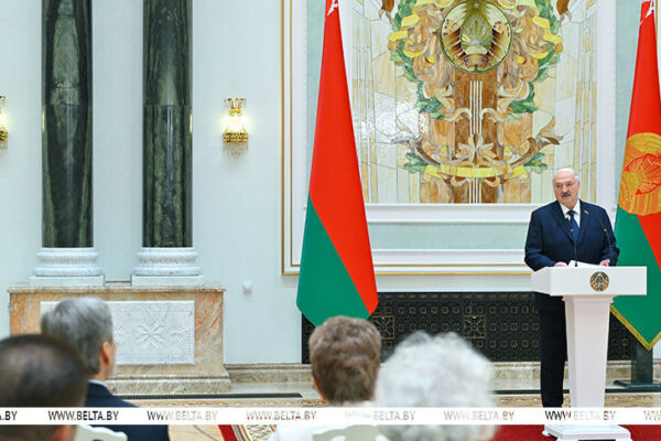 Лукашенко в преддверии священного праздника Дня Победы вручил государственные награды