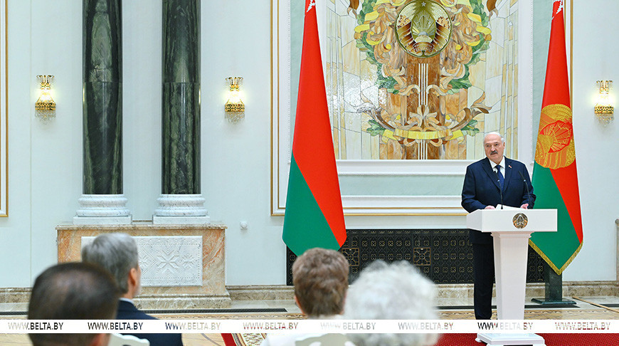 Лукашенко в преддверии священного праздника Дня Победы вручил государственные награды