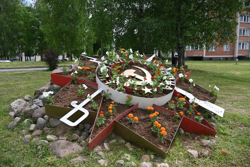 «Ветеранско-молодёжный цветник»: новая традиция в честь 85-летия начала войны