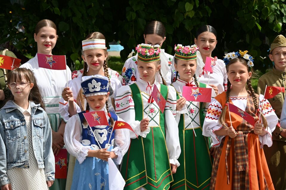 1 июня в День защиты детей в Хотимске проходит Межрегиональный фестиваль «Зоркi над Бесяддзю»