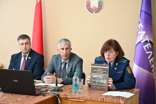 Единый день информирования и личный прием: рабочий визит депутата Сергея Давыдова в Хотимск