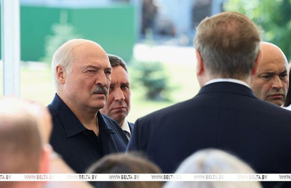 Молочные реки, узбекские «берега» и образцовый агросервис. Главное о работе Лукашенко в регионах