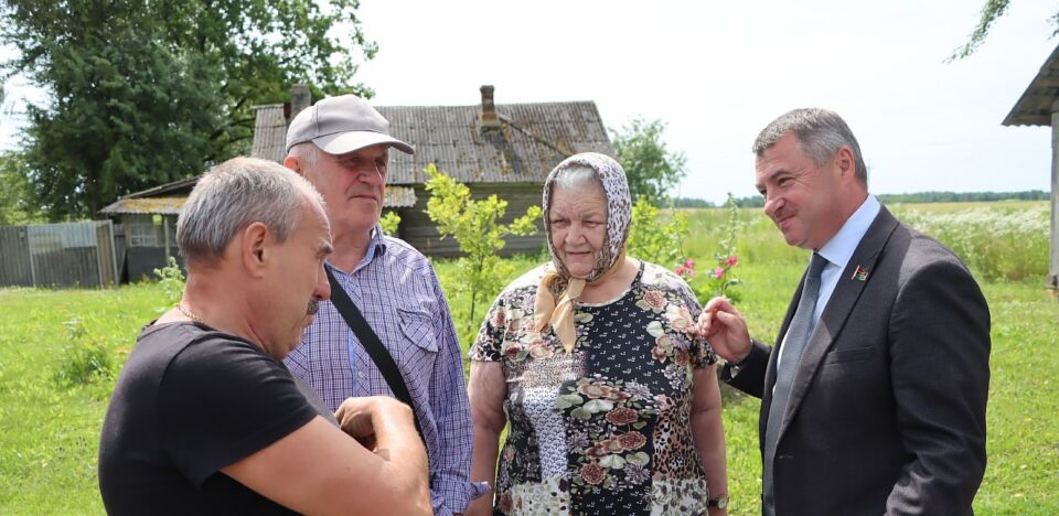 Член Совета Республики Национального собрания Республики Беларусь, председатель Могилевского областного Совета депутатов Александр Горошкин с рабочим визитом посетил Хотимский район