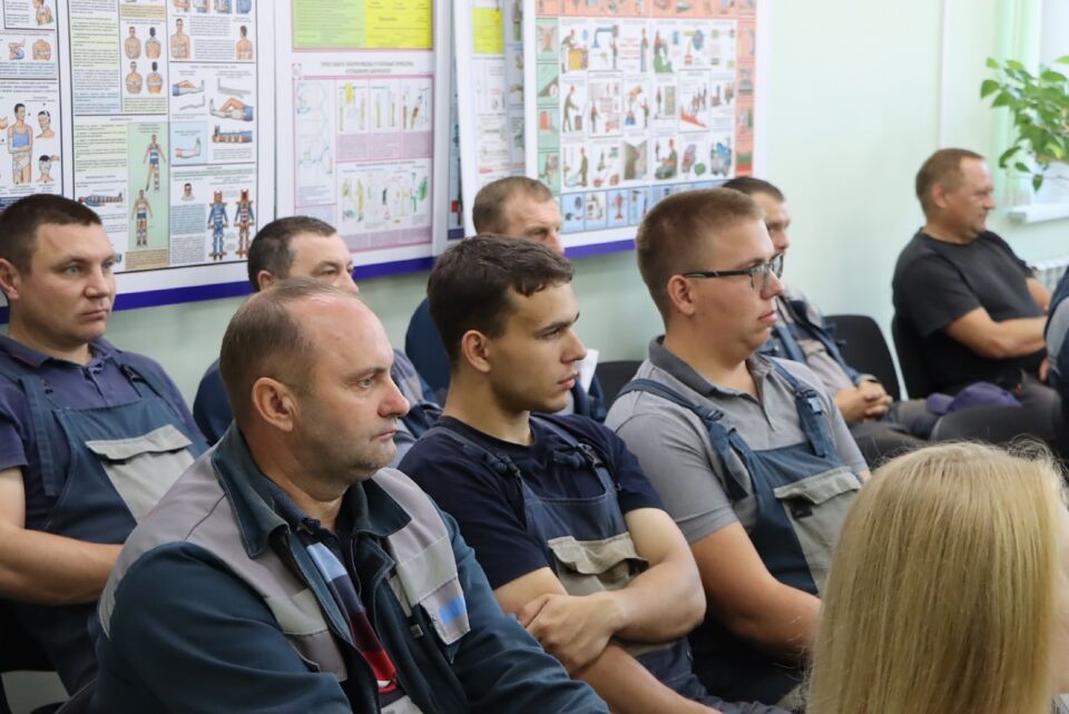 Александр Диваков встретился с работниками Хотимского РГС