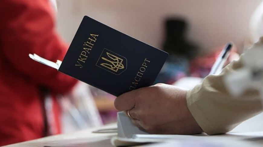 Украинским мужчинам за границей начнут отказывать в консульских услугах без воинских документов