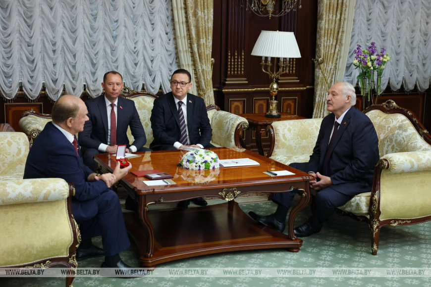 Лукашенко вручена Ленинская премия ЦК КПРФ