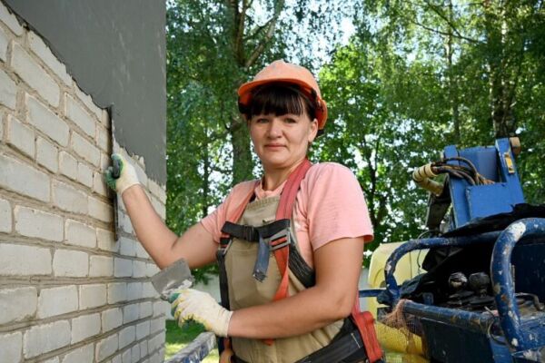 Не женское дело? Как Татьяна Мартыненкова украшает родной Хотимск