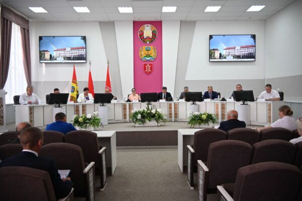 Оценили итоги социально-экономического развития Хотимского района за I полугодие 2026 года