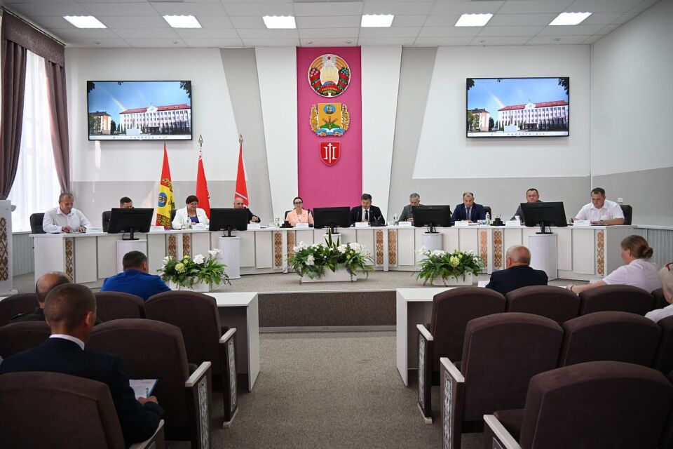 Оценили итоги социально-экономического развития Хотимского района за I полугодие 2026 года