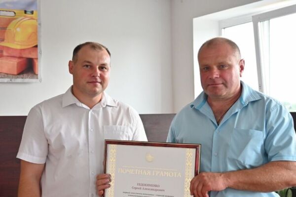 Лучших работников строительной отрасли Хотимщины отметили наградами