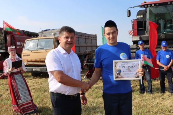 Сегодня чествовали первых тысячников в Хотимском районе