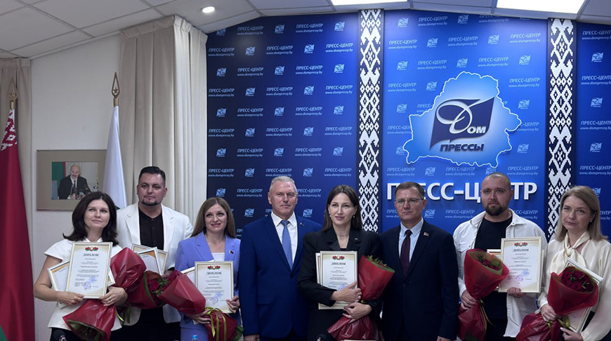 Журналистские работы конкурса «Хвала рукам, что пахнут хлебом» стали гимном героям жатвы — Кунцевич