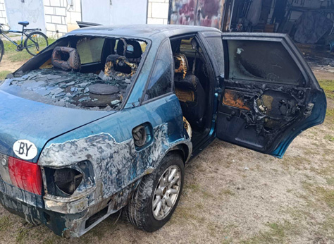 В Хотимске в результате пожара поврежден автомобиль