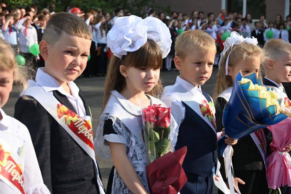 Торжественная линейка, с участием председателя Хотимского райисполкома Александра Дивакова, прошла в СШ № 1